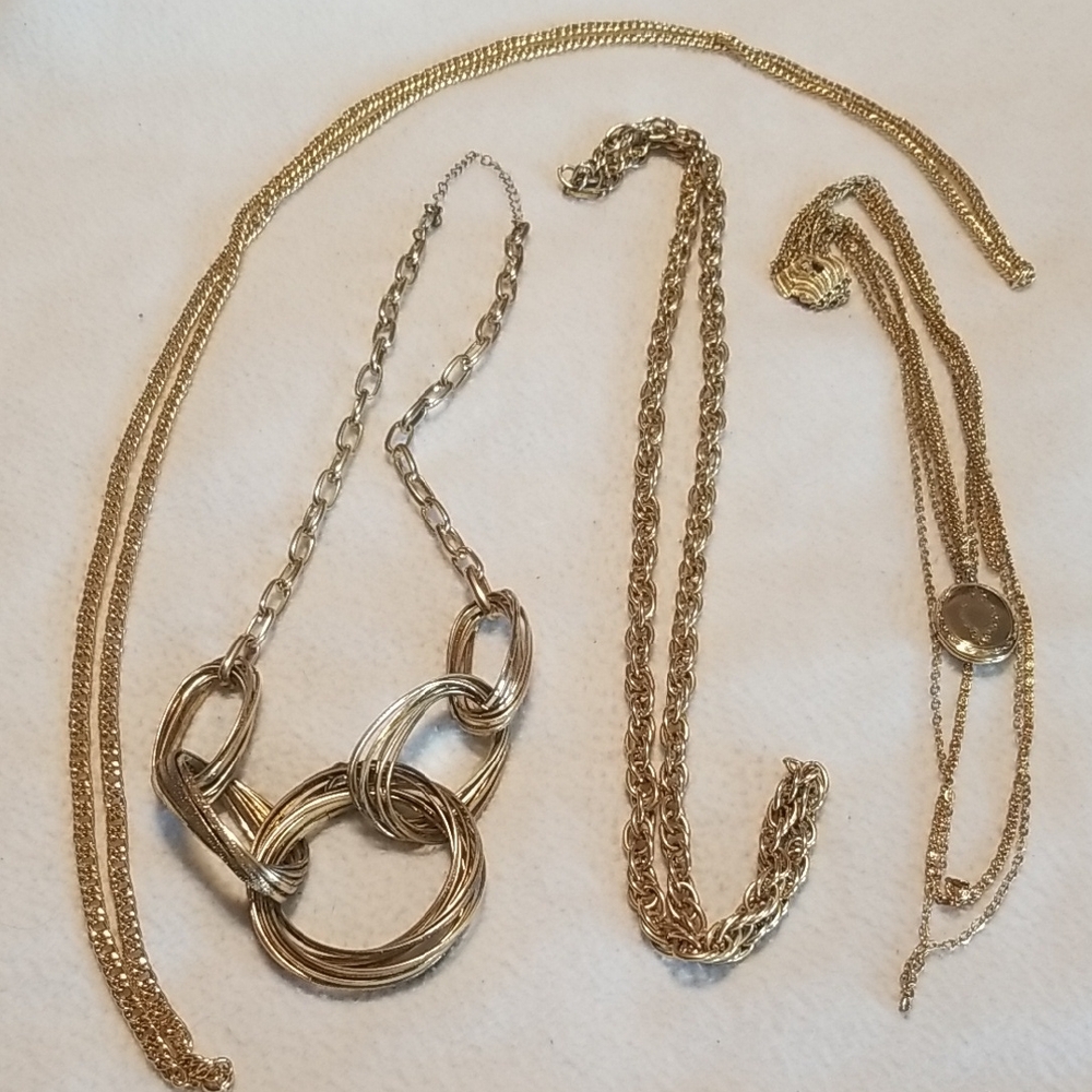 NECKLACES, 4 Goldtone Chains 1 With Locket, 1 Circles 2 Link Chains EUC C#30